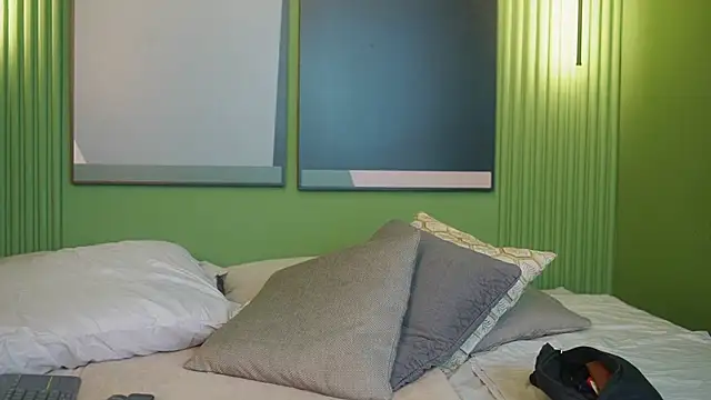 Mia and Belmonth online show from 22, 4, 2026