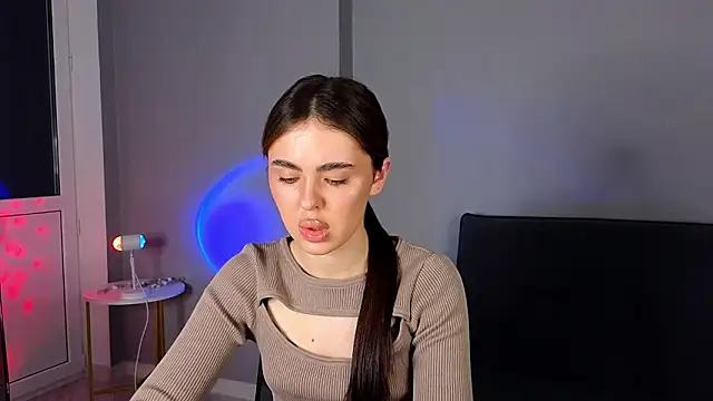 SheilaHigh online show from 6, 3, 2026