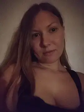 Snapshot of August_Shine chatting on 2, 6, 2026 August Shine online show from 2, 6, 2026