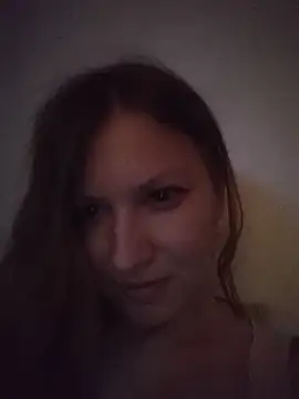 August Shine online show from 29, 4, 2026