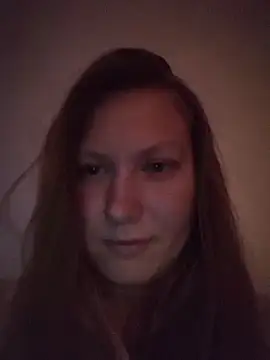 August Shine online show from 21, 4, 2026
