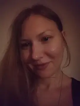 Snapshot of August_Shine chatting on 3, 6, 2026 August Shine online show from 3, 6, 2026