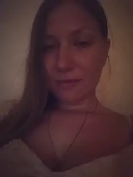 Snapshot of August_Shine chatting on 19, 5, 2026 August Shine online show from 19, 5, 2026