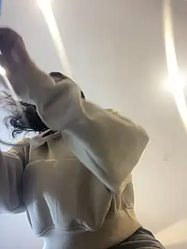 VioletaHills  online show from 13, 4, 2026