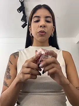 Snapshot of VioletaHills_ chatting on 18, 5, 2026 VioletaHills online show from 18, 5, 2026