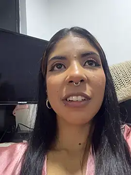 Snapshot of VioletaHills_ chatting on 10, 5, 2026 VioletaHills online show from 10, 5, 2026