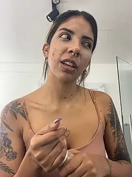 Snapshot of VioletaHills_ chatting on 28, 6, 2026 VioletaHills online show from 28, 6, 2026