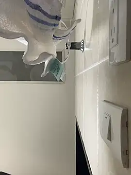 VioletaHills  online show from 18, 4, 2026