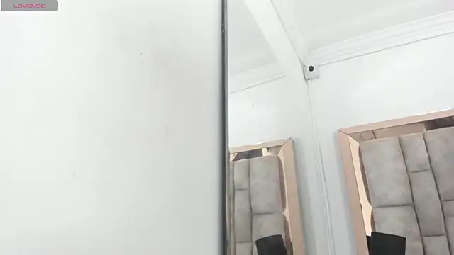 Titan Moreno  online show from 22, 4, 2026