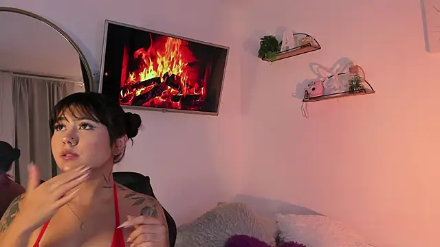 Snapshot of AlaiaRogers chatting on 26, 6, 2026 AlaiaRogers online show from 26, 6, 2026