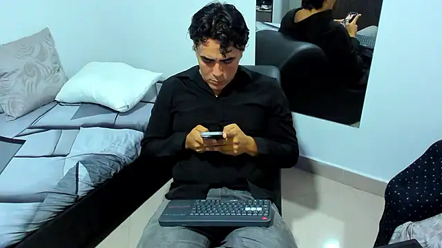 Theo Castell online show from 4, 3, 2026