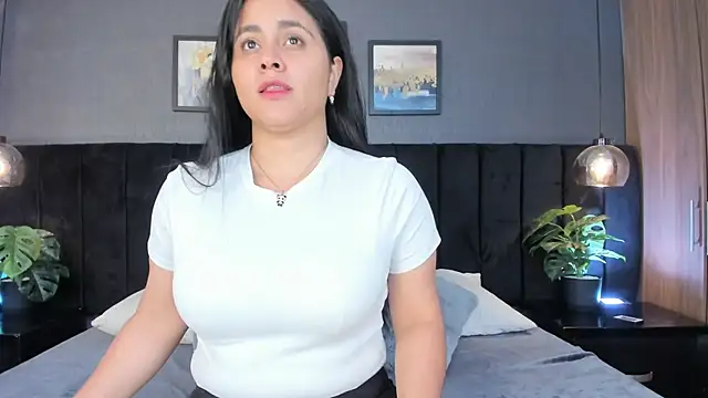 Snapshot of alejandra__garcia chatting on 12, 7, 2026 alejandra garcia online show from 12, 7, 2026