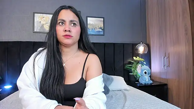 Snapshot of alejandra__garcia chatting on 5, 7, 2026 alejandra garcia online show from 5, 7, 2026