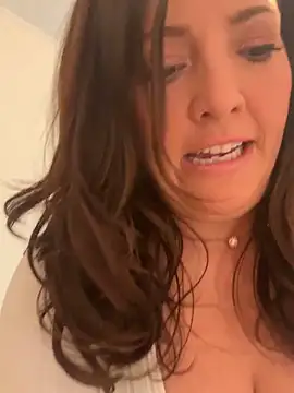 hollyharmd online show from 8, 4, 2026