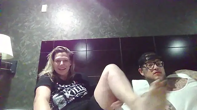 Darkcrowncouple online show from 9, 3, 2026