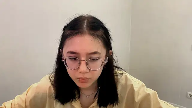 Snapshot of SolvedGlobe chatting on 8, 5, 2026 SolvedGlobe online show from 8, 5, 2026