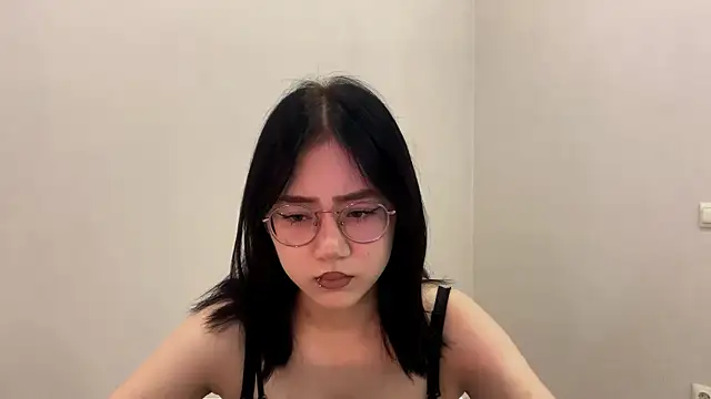Snapshot of SolvedGlobe chatting on 9, 5, 2026 SolvedGlobe online show from 9, 5, 2026