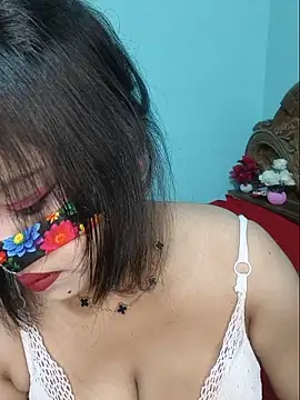 Snapshot of Beauty-3 chatting on 23, 5, 2026 Beauty-3 online show from 23, 5, 2026