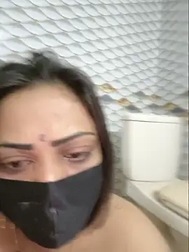 Snapshot of Beauty-3 chatting on 23, 5, 2026 Beauty-3 online show from 23, 5, 2026