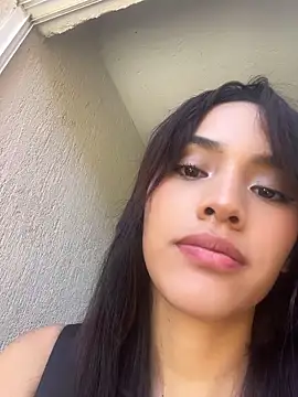 Mia-villalobos online show from 13, 5, 2026