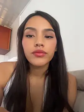 Mia-villalobos online show from 28, 6, 2026