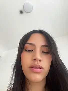 Mia-villalobos online show from 11, 6, 2026