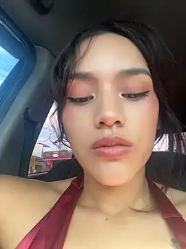 Mia-villalobos online show from 19, 5, 2026