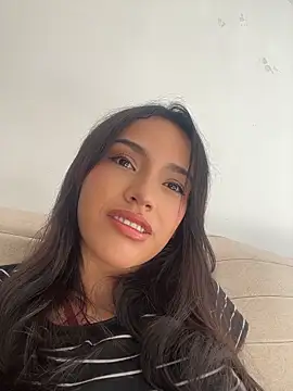 Mia-villalobos online show from 17, 6, 2026