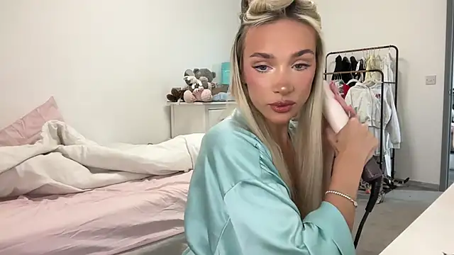 Snapshot of Naughtyblondex chatting on 22, 7, 2026 Naughtyblondex online show from 22, 7, 2026
