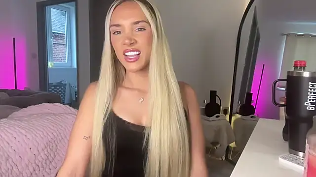 Snapshot of Naughtyblondex chatting on 21, 6, 2026 Naughtyblondex online show from 21, 6, 2026