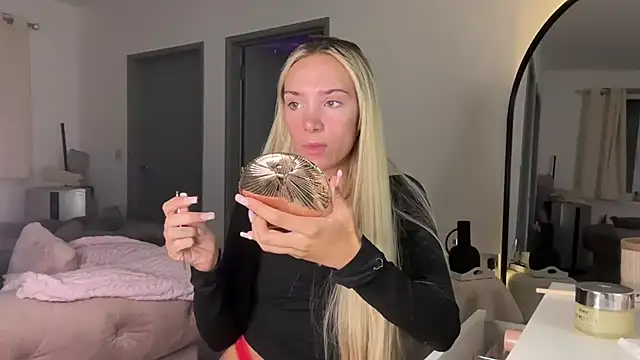 Snapshot of Naughtyblondex chatting on 2, 7, 2026 Naughtyblondex online show from 2, 7, 2026