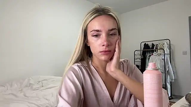 Snapshot of Naughtyblondex chatting on 23, 7, 2026 Naughtyblondex online show from 23, 7, 2026