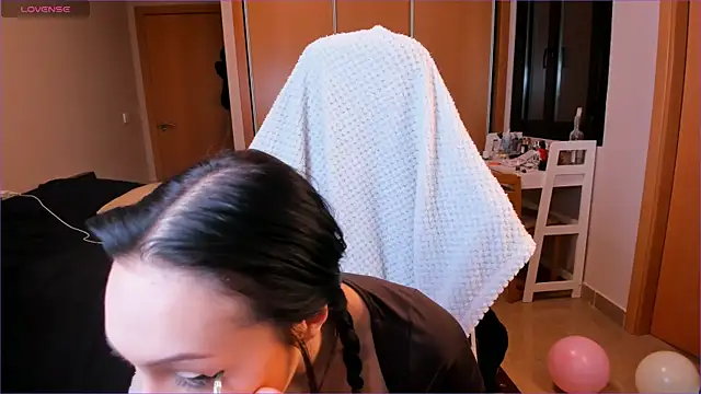 AlexaRayJoel online show from 19, 4, 2026
