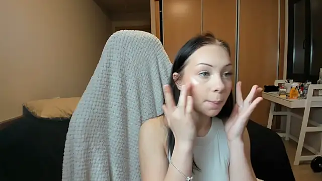AlexaRayJoel online show from 10, 4, 2026