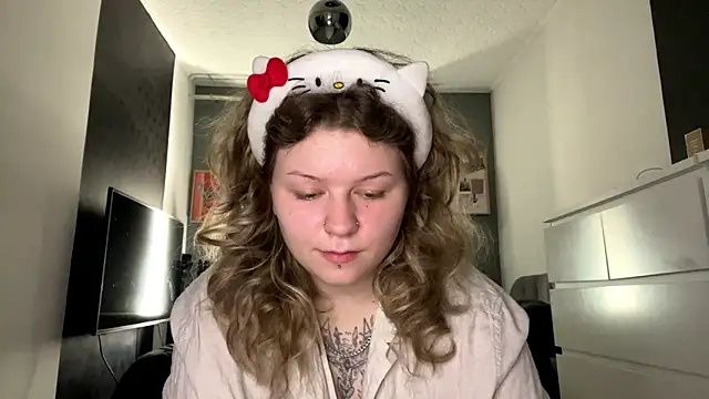 YoungAlina online show from 18, 4, 2026