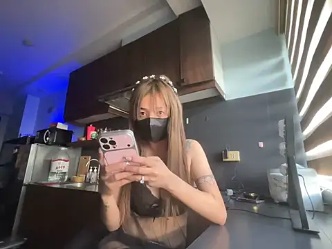 strawberryblossom93 online show from 17, 3, 2026