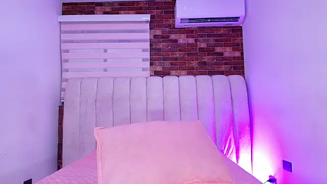 Snapshot of sofi_velezz chatting on 5, 6, 2026 sofi velezz online show from 5, 6, 2026