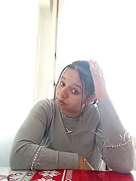 Snapshot of roxana_e43 chatting on 6, 5, 2026 roxana e43 online show from 6, 5, 2026