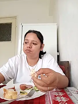 Snapshot of roxana_e43 chatting on 22, 5, 2026 roxana e43 online show from 22, 5, 2026