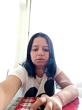 Snapshot of roxana_e43 chatting on 28, 4, 2026 roxana e43 online show from 28, 4, 2026