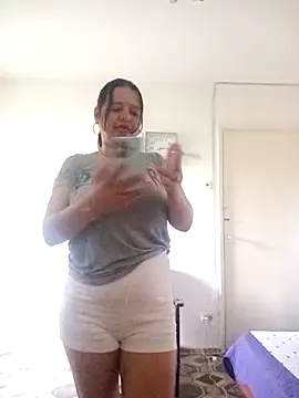 Snapshot of roxana_e43 chatting on 18, 4, 2026 roxana e43 online show from 18, 4, 2026