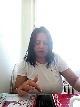 Snapshot of roxana_e43 chatting on 26, 4, 2026 roxana e43 online show from 26, 4, 2026