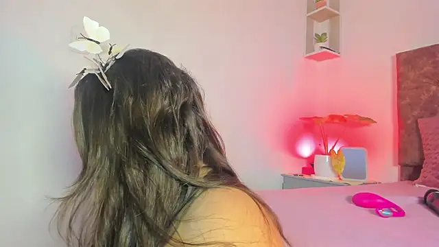 laurengarciaa online show from 23, 3, 2026