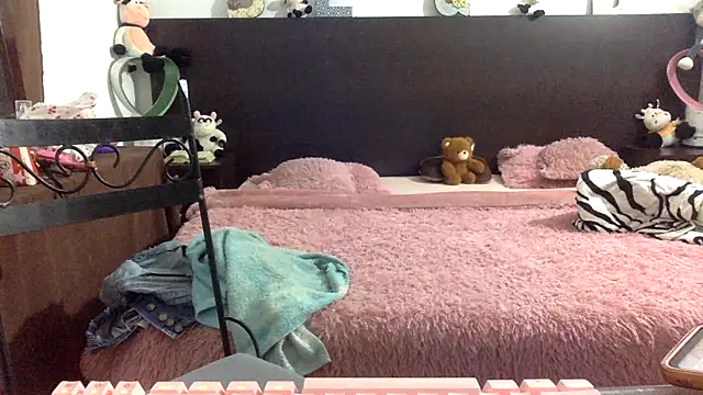 mommy-Milf online show from 12, 4, 2026