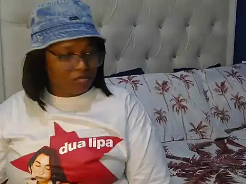 Snapshot of Cuddle_Zee chatting on 5, 5, 2026 Cuddle Zee online show from 5, 5, 2026