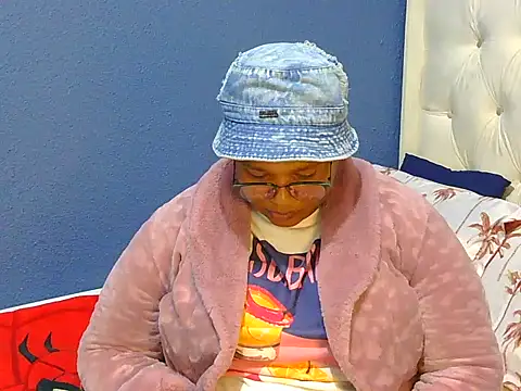Snapshot of Cuddle_Zee chatting on 13, 5, 2026 Cuddle Zee online show from 13, 5, 2026