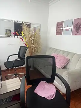 Emi rousse online show from 25, 3, 2026