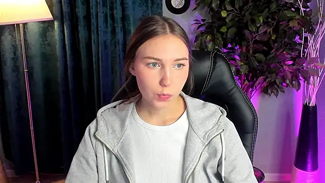 OliviaLang online show from 23, 3, 2026