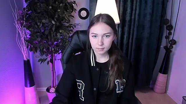 OliviaLang online show from 6, 3, 2026