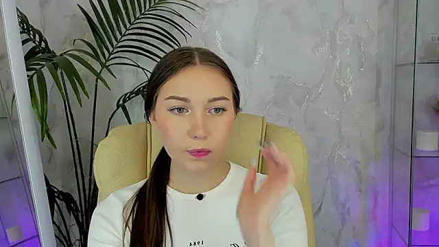 OliviaLang online show from 4, 3, 2026